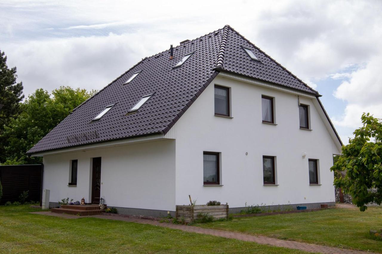 Urlaubs-Appartement Am Dorfrand Wieck Esterno foto