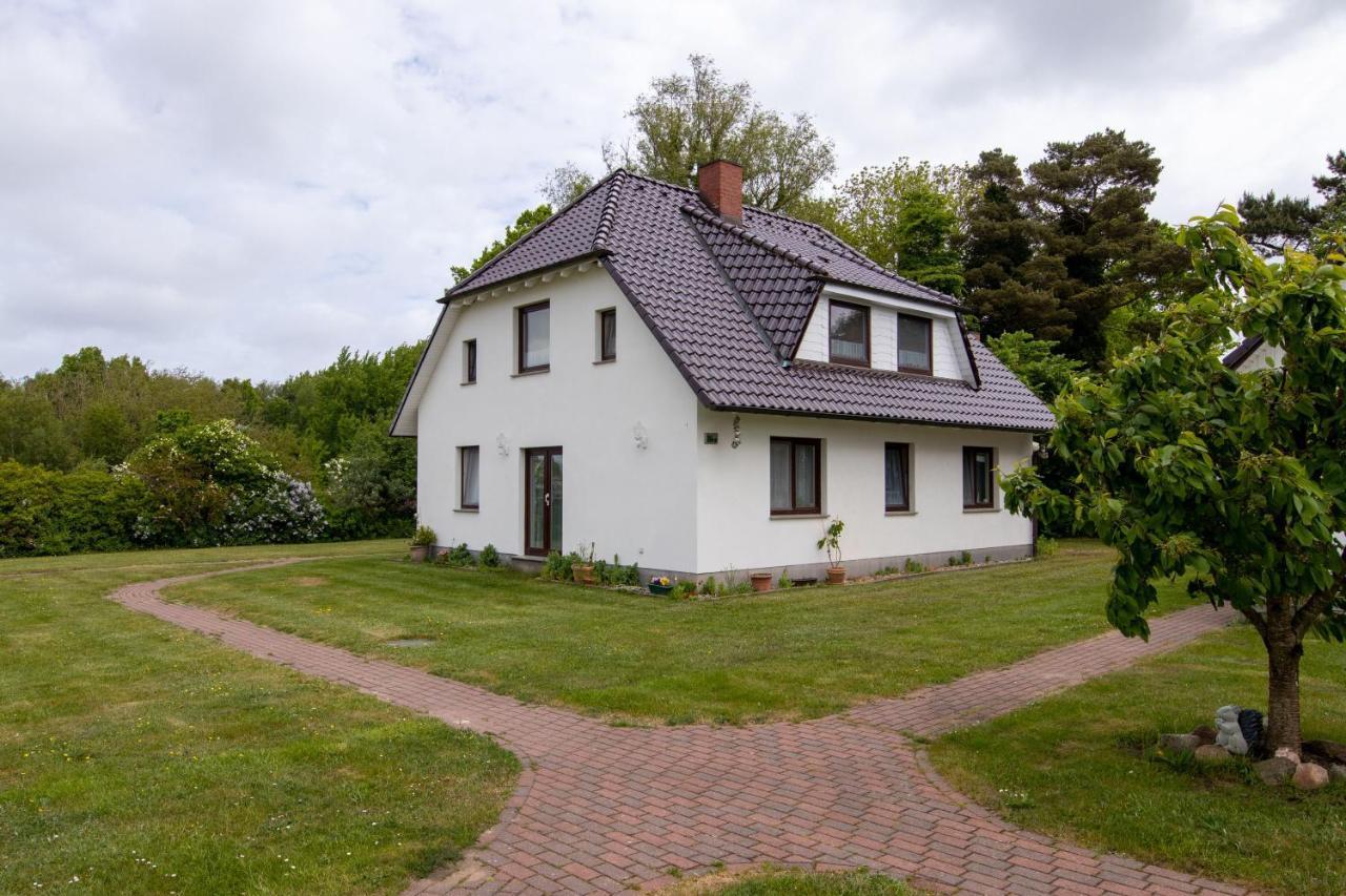 Urlaubs-Appartement Am Dorfrand Wieck Esterno foto
