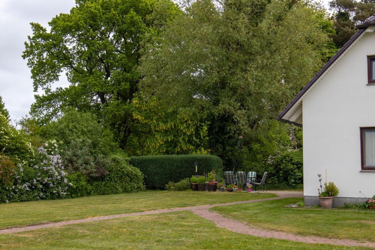 Urlaubs-Appartement Am Dorfrand Wieck Esterno foto