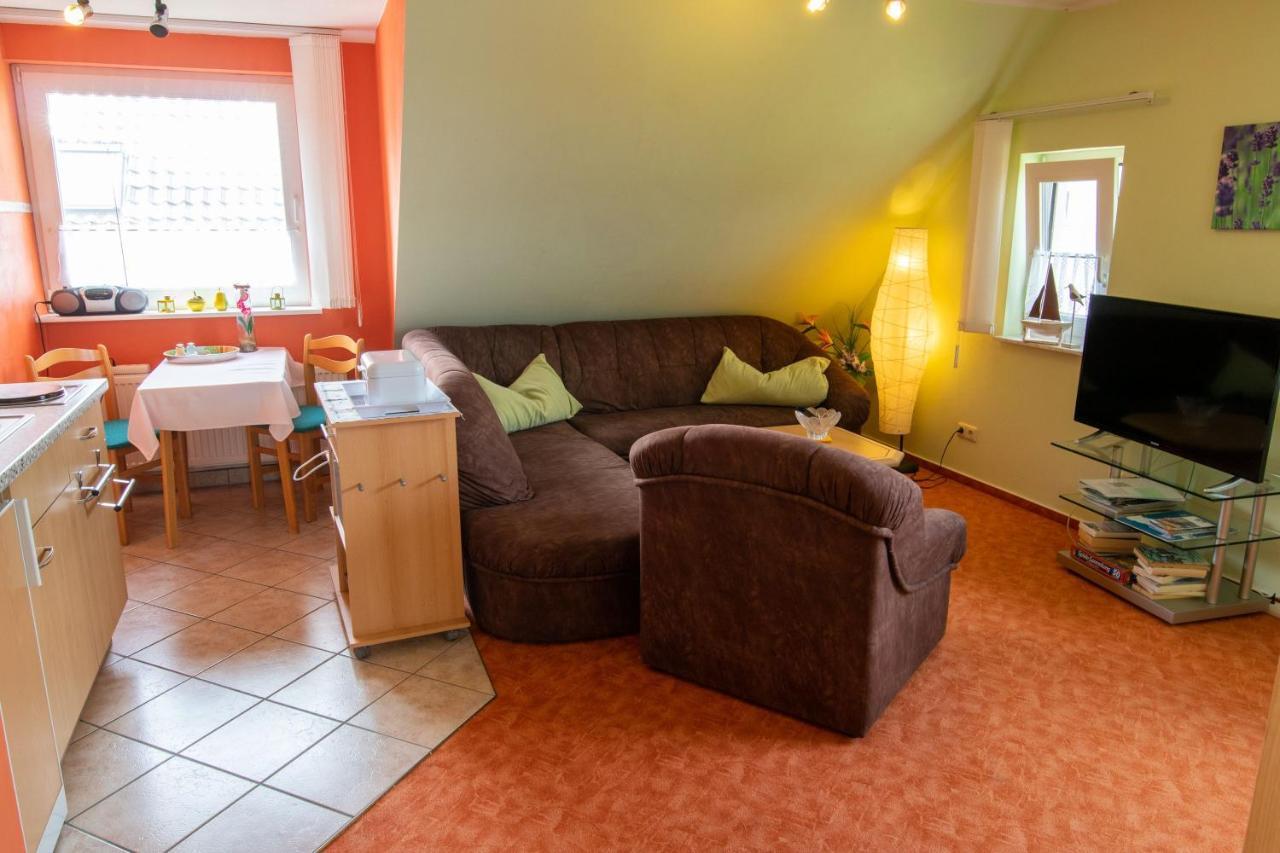 Urlaubs-Appartement Am Dorfrand Wieck Esterno foto