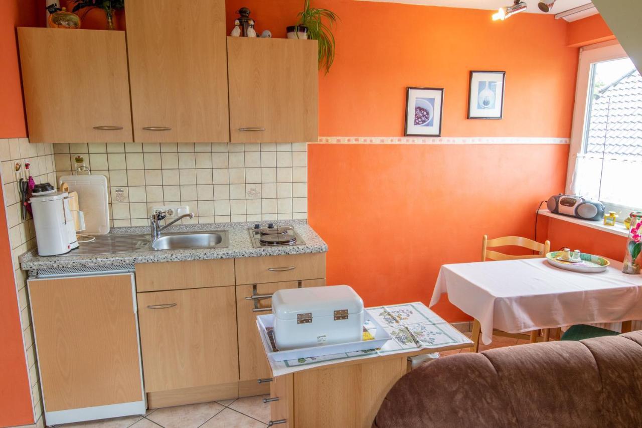 Urlaubs-Appartement Am Dorfrand Wieck Esterno foto