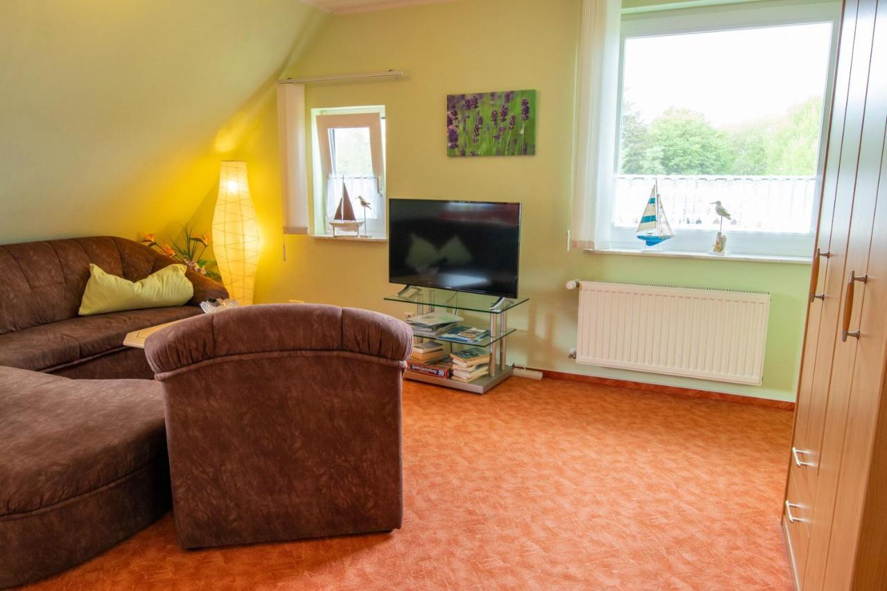 Urlaubs-Appartement Am Dorfrand Wieck Esterno foto