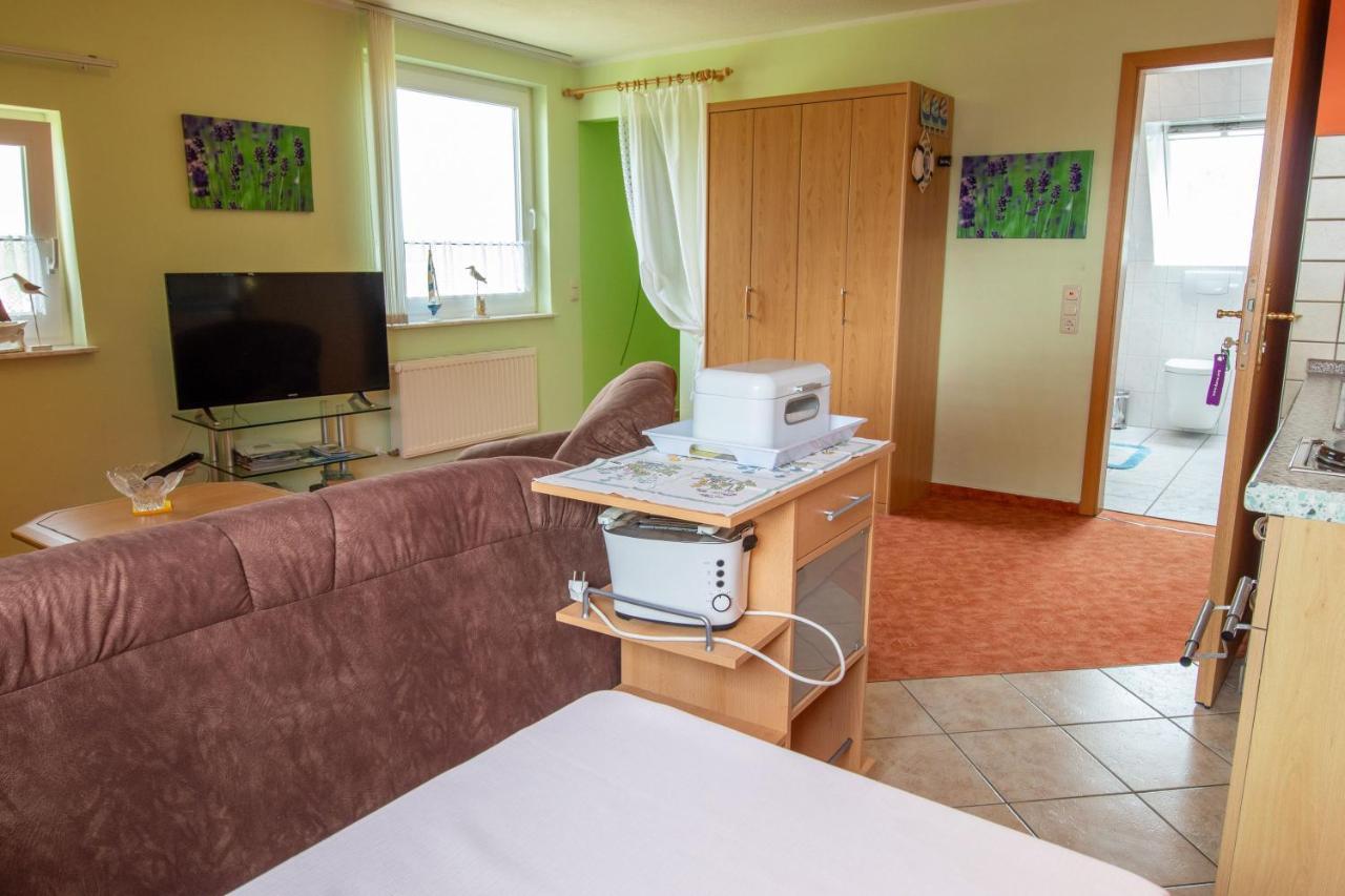 Urlaubs-Appartement Am Dorfrand Wieck Esterno foto